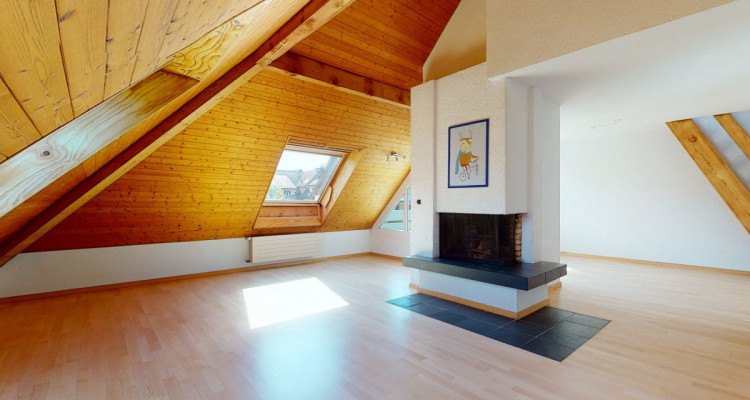 Schöne, originell konzipierte Dachwohnung image 5