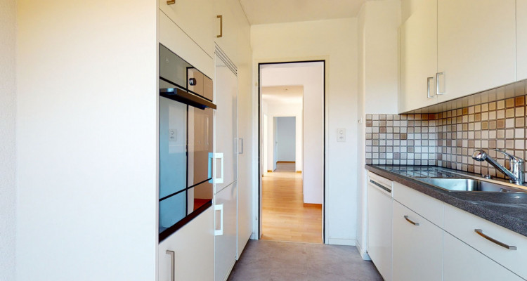 Schöne, originell konzipierte Dachwohnung image 10