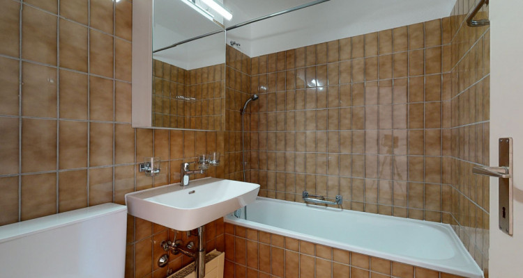 Schöne, originell konzipierte Dachwohnung image 11