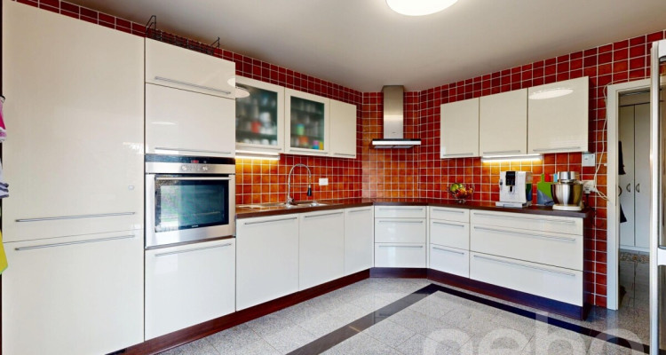 Spacieux appartement familial avec balcons et jardin à St-Prex image 7