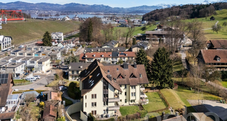 Attraktive 5.5 Zimmer Wohnung in Wilen b. Wollerau image 1