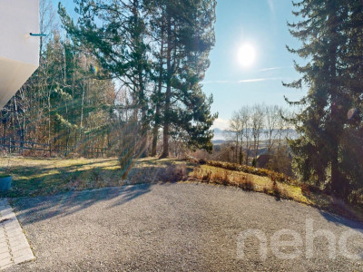 Grande maison individuelle nichée dans un écrin de verdure image 3