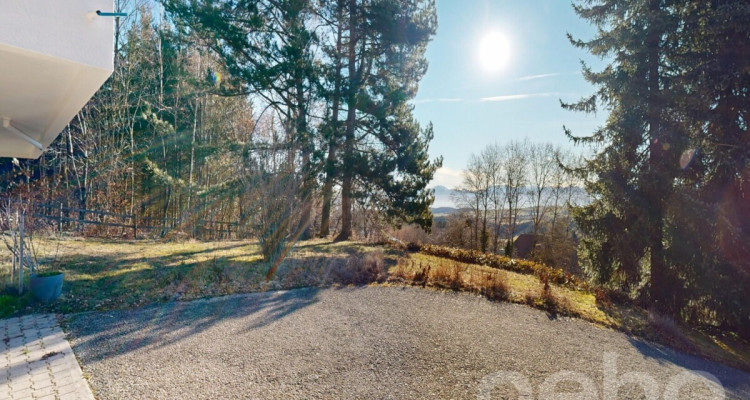 Grande maison individuelle nichée dans un écrin de verdure image 3