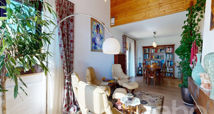 Grande maison individuelle nichée dans un écrin de verdure image 4