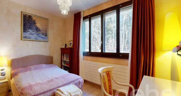 Grande maison individuelle nichée dans un écrin de verdure image 10