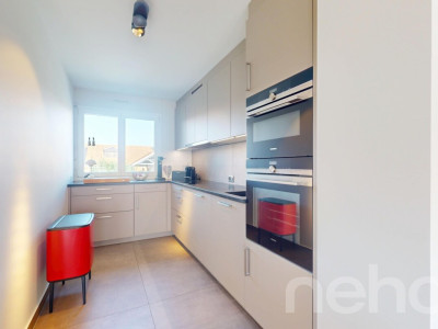 Spacieux duplex en attique ? Volume et confort contemporain image 4