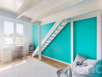 Spacieux duplex en attique ? Volume et confort contemporain image 8