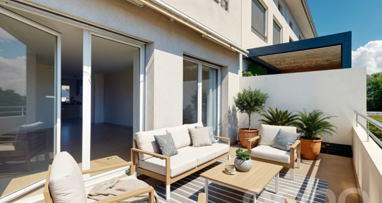 Spacieux duplex en attique ? Volume et confort contemporain image 1