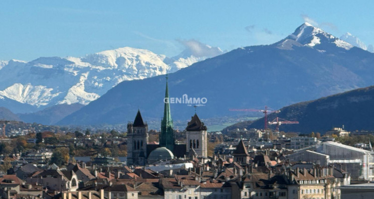 Dernier Étage dans un Immeuble Historique `Saint-Jean image 1