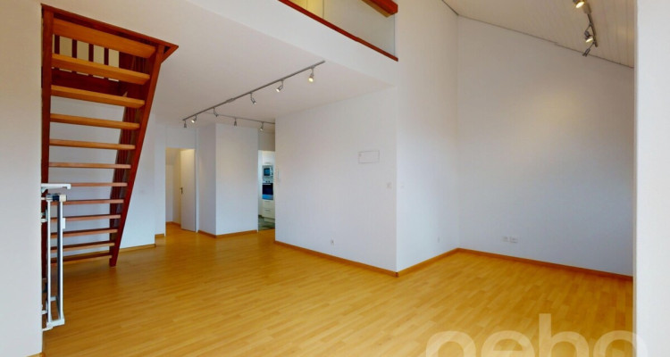 Stilvolle 2.5-Zimmer-Attikawohnung mit Balkon in Riehen image 1