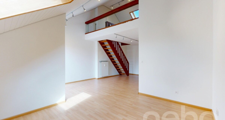 Stilvolle 2.5-Zimmer-Attikawohnung mit Balkon in Riehen image 2