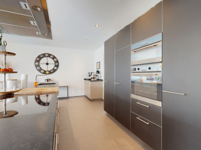 Modernes 5.5 Zimmer Reiheneckhaus mit Garten und Sauna image 4