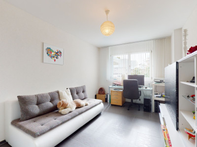 Modernes 5.5 Zimmer Reiheneckhaus mit Garten und Sauna image 5