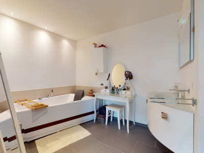 Modernes 5.5 Zimmer Reiheneckhaus mit Garten und Sauna image 9