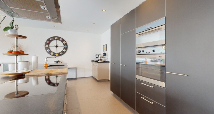 Modernes 5.5 Zimmer Reiheneckhaus mit Garten und Sauna image 4