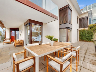 Magnifique rez-de-jardin avec piscine chauffée et vue lac?Alpes image 1