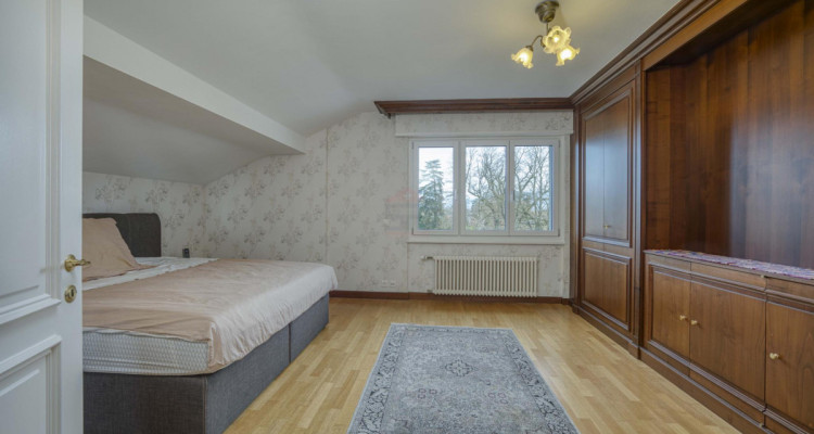 EN EXCLUSIVITÉ : Propriété familiale de caractère sur belle parcelle arborée à Genthod image 12