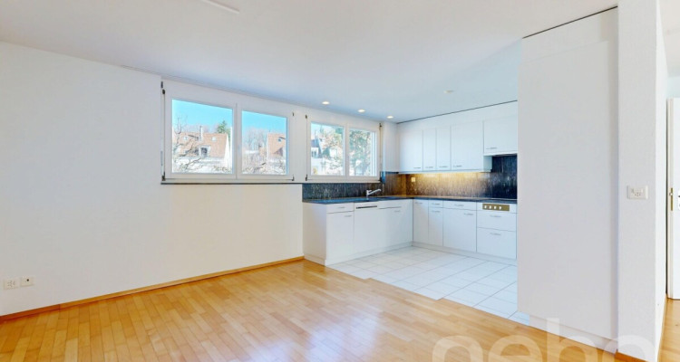 Helle und grosszügige 4.5-Zimmer-Wohnung in ruhiger Wohnlage image 5