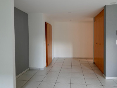 Bel appartement de 4,5 pièces au rez., jardin privatif et places de parc image 4