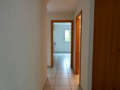 Bel appartement de 4,5 pièces au rez., jardin privatif et places de parc image 5