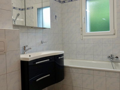 Bel appartement de 4,5 pièces au rez., jardin privatif et places de parc image 8