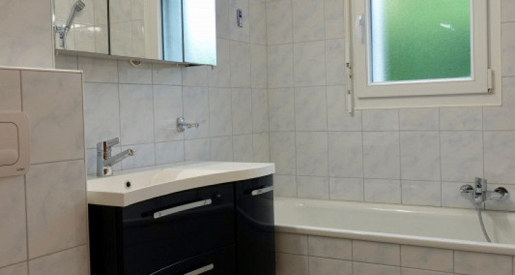 Bel appartement de 4,5 pièces au rez., jardin privatif et places de parc image 8