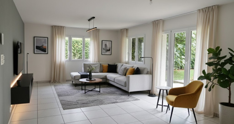 Bel appartement de 4,5 pièces au rez., jardin privatif et places de parc image 1