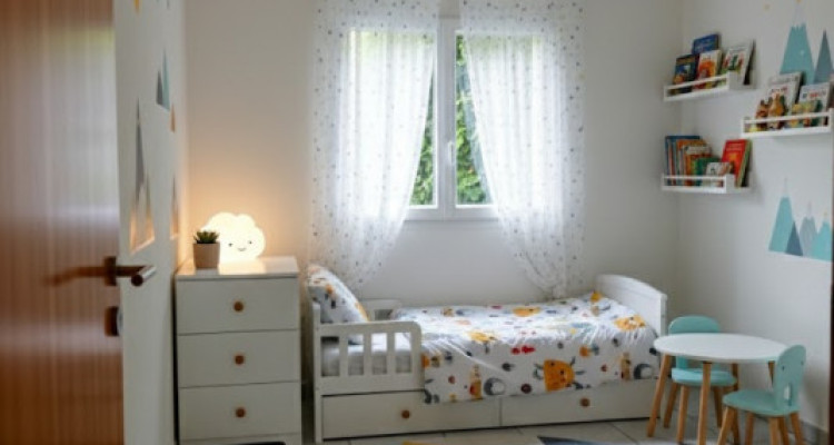 Bel appartement de 4,5 pièces au rez., jardin privatif et places de parc image 7