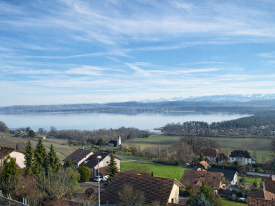 Attique 4.5 pièces avec vue imprenable sur le lac image 1