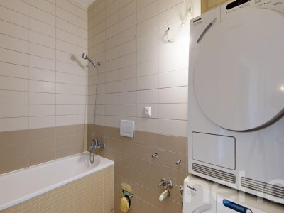 A deux pas de larrêt de tram image 7