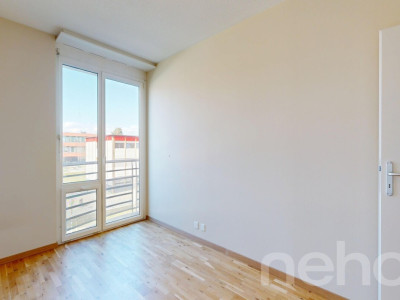 A deux pas de larrêt de tram image 8