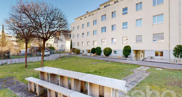 Helle 4.5- Zimmer Wohnung mit Lift und Balkon image 2