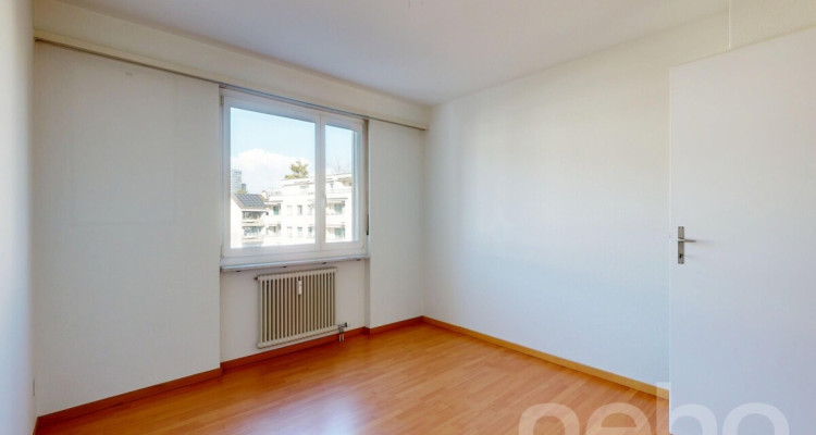 Helle 4.5- Zimmer Wohnung mit Lift und Balkon image 7