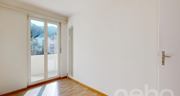 Helle 4.5- Zimmer Wohnung mit Lift und Balkon image 8