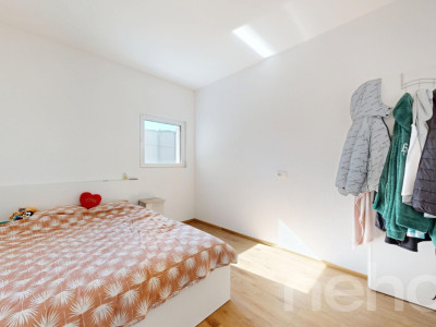 Élégant 2.5 pièces rénové avec belle hauteur sous plafond image 8