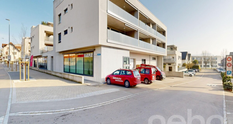 Moderne 3.5-Zimmer-Wohnung mit grossem Balkon und 2 Garagenplätzen image 1