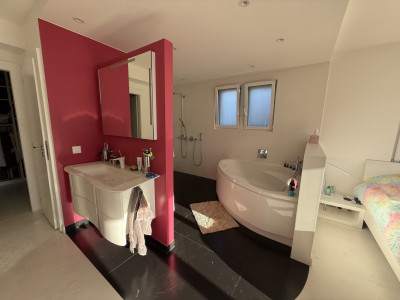 Magnifique villa familiale rénovée avec piscine  image 9