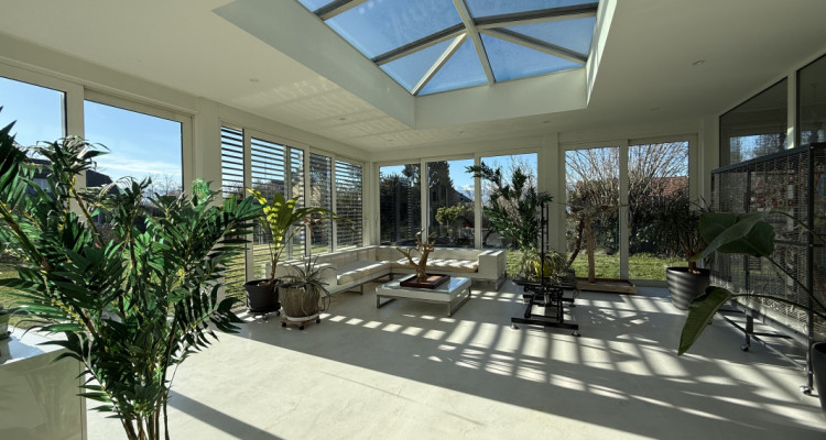 Magnifique villa familiale rénovée avec piscine  image 1