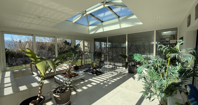 Magnifique villa familiale rénovée avec piscine  image 2