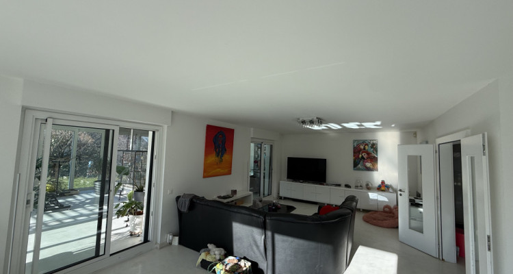 Magnifique villa familiale rénovée avec piscine  image 4