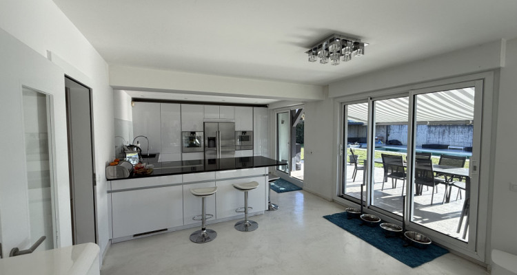 Magnifique villa familiale rénovée avec piscine  image 16