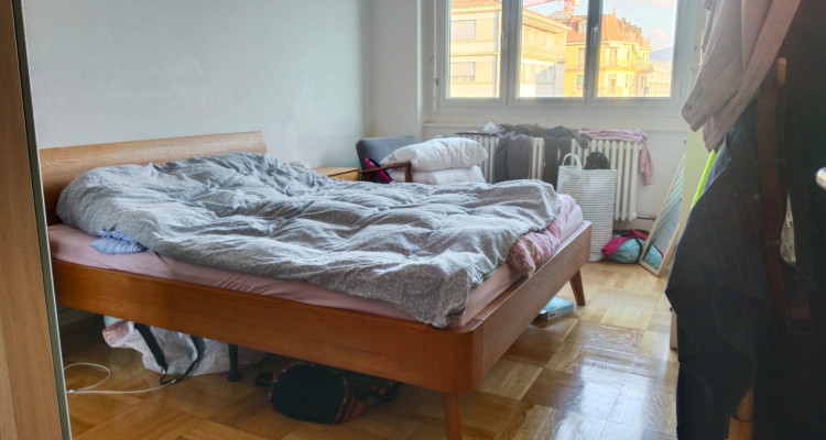 Joli 4 pièces avec balcon à la Servette image 5