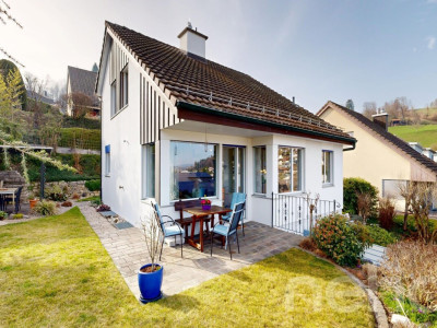 Freistehendes Einfamilienhaus in Hanglage in Rudolfstetten image 1