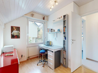 Freistehendes Einfamilienhaus in Hanglage in Rudolfstetten image 9