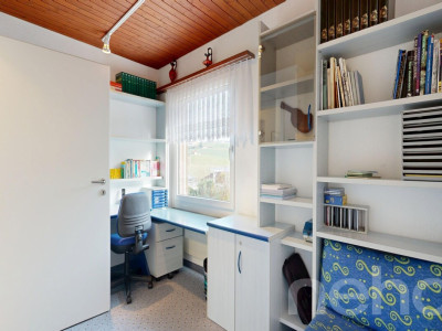 Freistehendes Einfamilienhaus in Hanglage in Rudolfstetten image 11