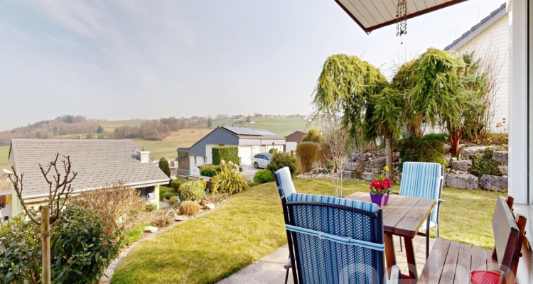 Freistehendes Einfamilienhaus in Hanglage in Rudolfstetten image 2