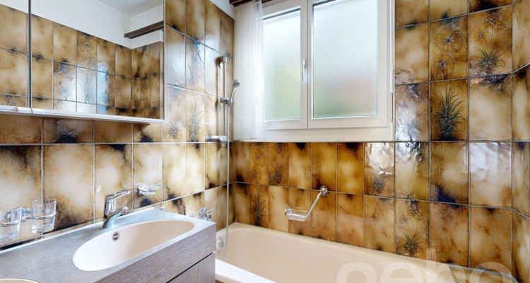 Freistehendes Einfamilienhaus in Hanglage in Rudolfstetten image 8