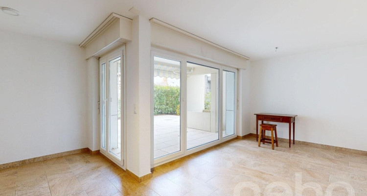 Appartement rénové de 3,5 pièces avec grande terrasse privée image 11