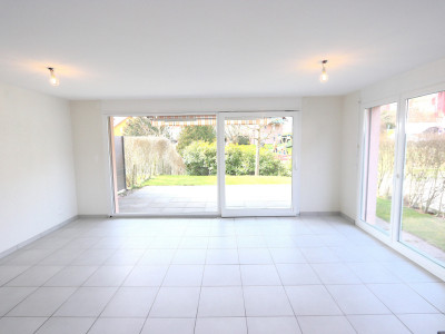 Appartement de 3.5 pièces au rez-de-chaussée avec jardin image 3