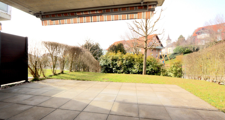 Appartement de 3.5 pièces au rez-de-chaussée avec jardin image 2